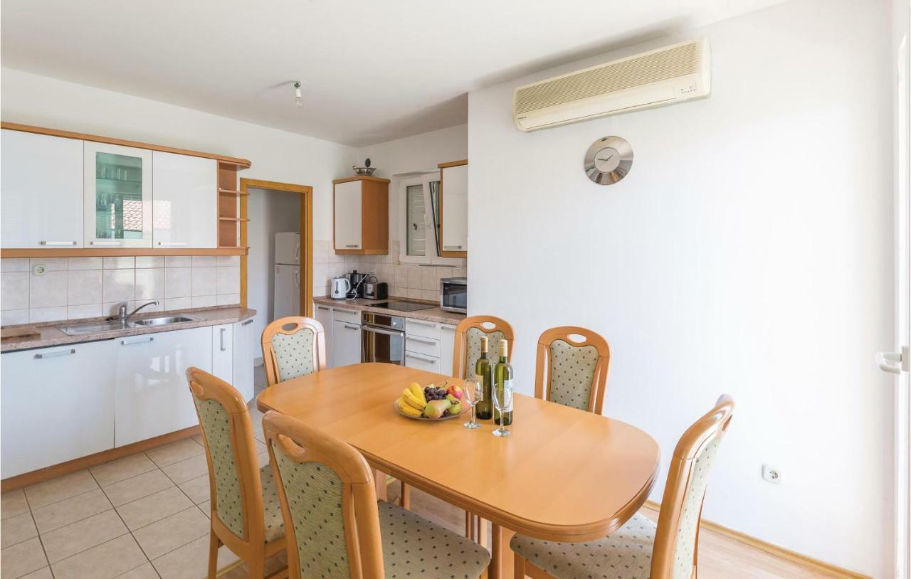 Cozy Apartment In Makarska With Kitchen Exteriér fotografie
